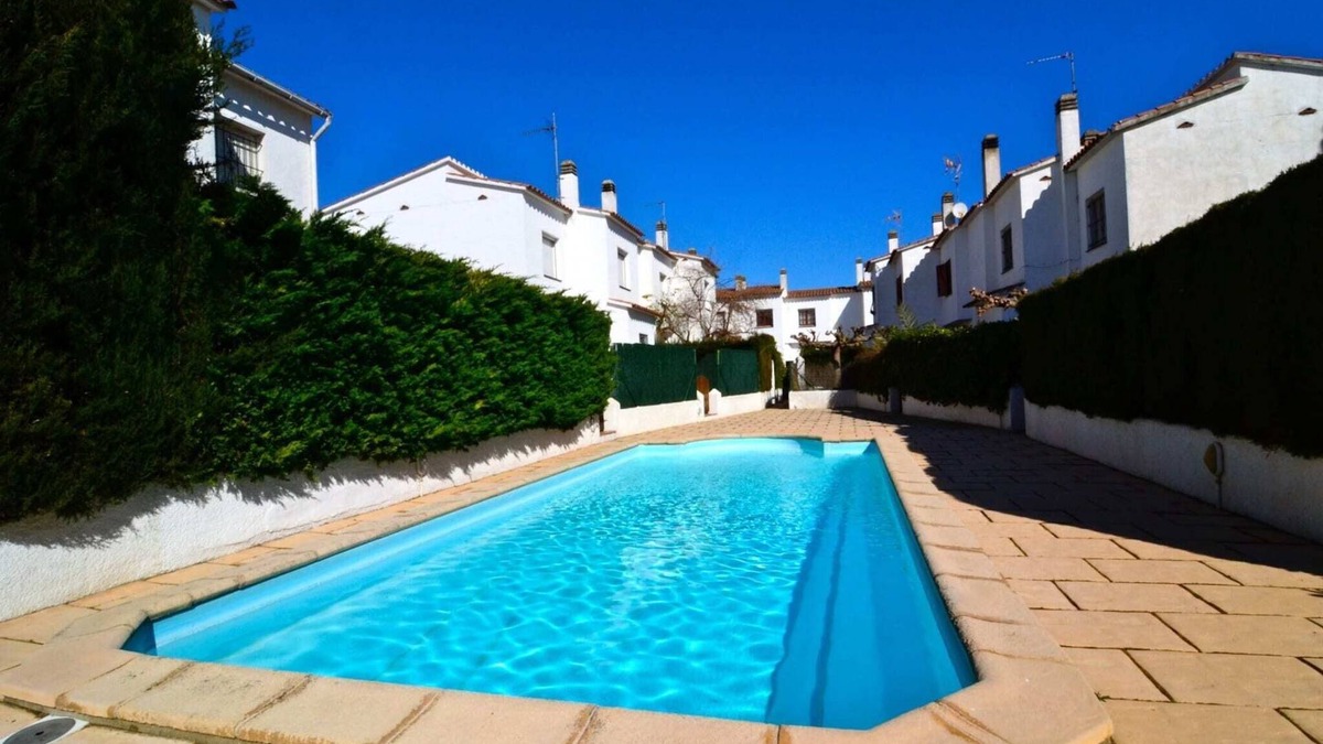 L'Escala House | Holiday Home in Spain near Sandy Beach