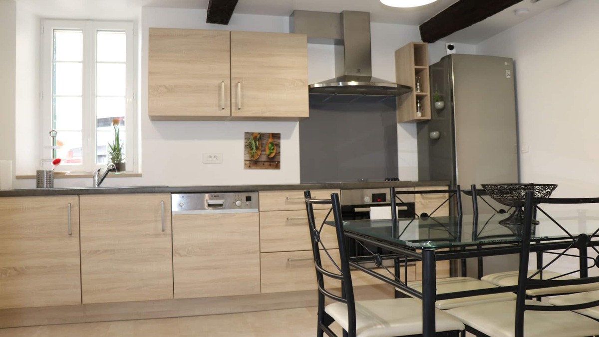 Verniolle House | Holiday home in the heart of the Village for 10 adults and 4 children max.