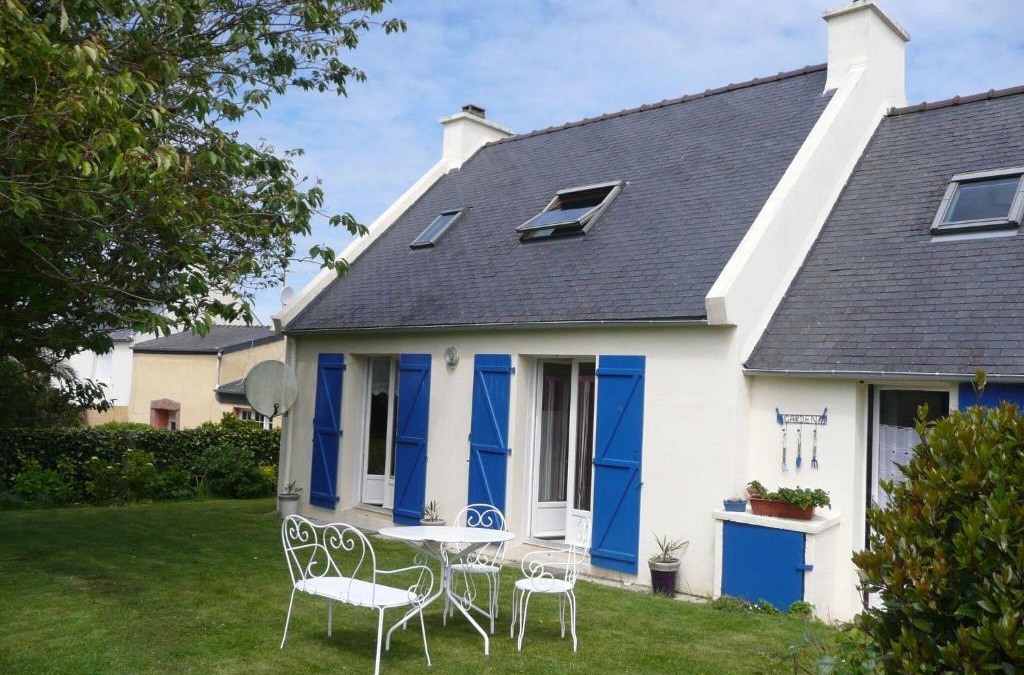 Ploudalmezeau House | Holiday Home in Treompan near Sandy Beaches