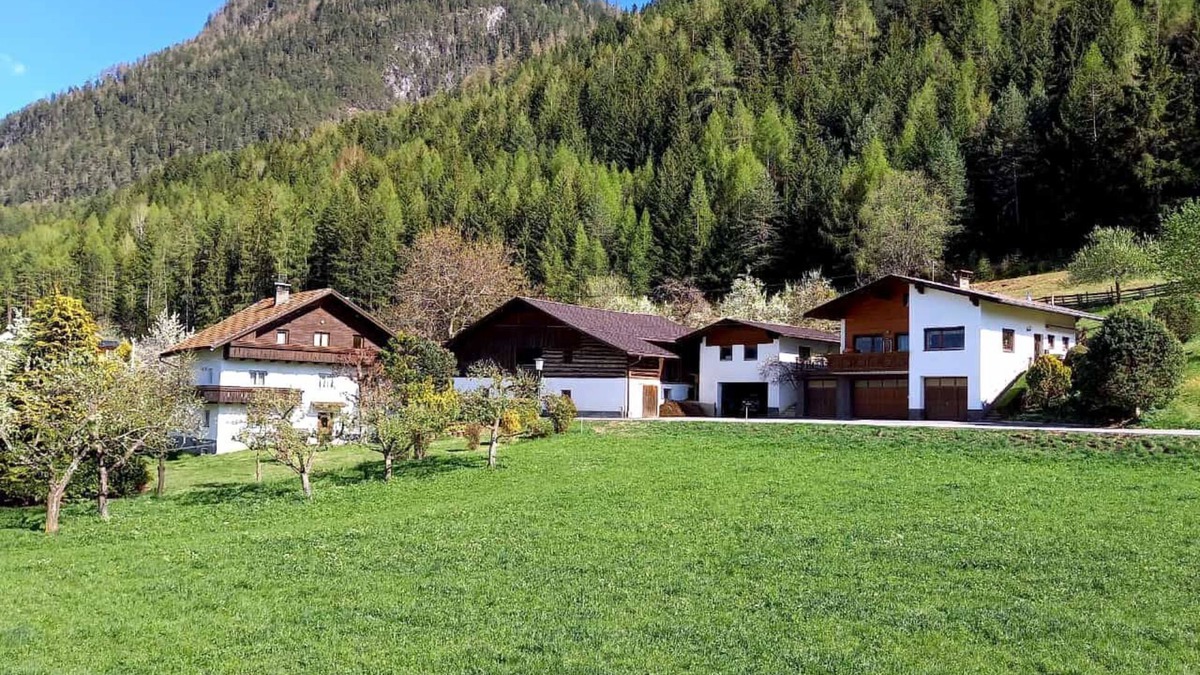 Imsterberg Apartment | Holiday home in Tyrol at 1000 m above sea level with garden and barbecue - Haus Alfred Grall