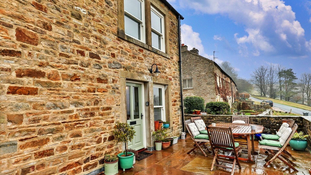 Feetham House | Holiday Home in UK near Scenic Hiking Trails