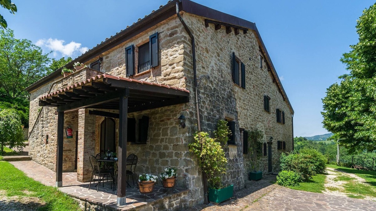 Monteluiano House | Holiday Home in Umbria near Perugia