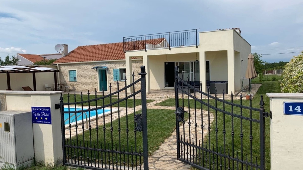 Murvica House | Holiday Home in Zadar with Private Pool