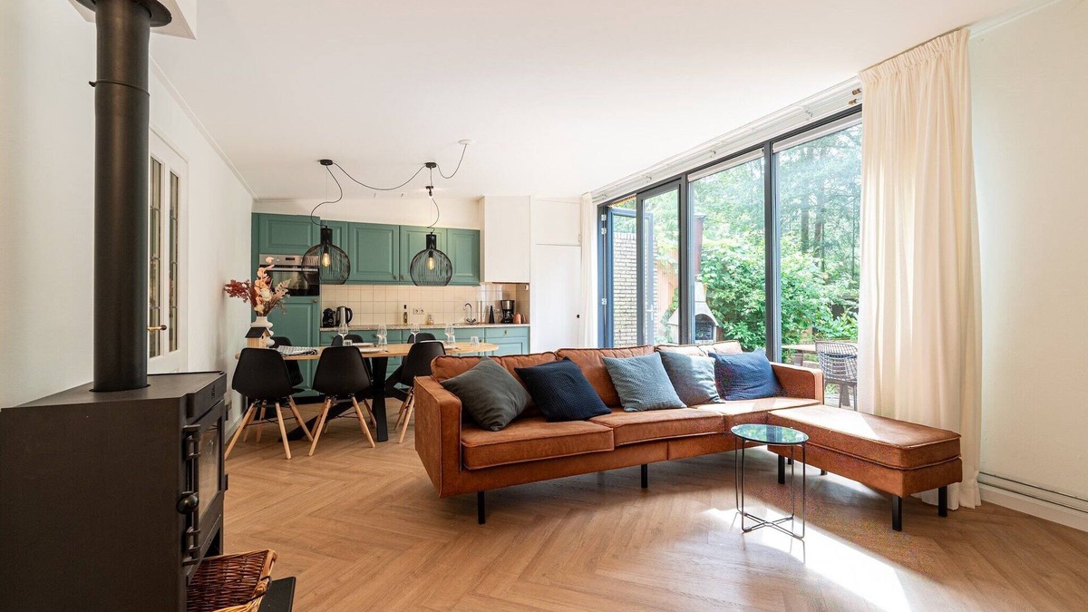 Zelhem House | Holiday Home in Zelhem with Forest and Hot Tub