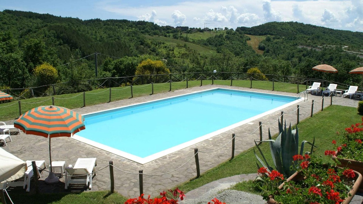 Fraccano House | Holiday Home in Città di Castello with Pool