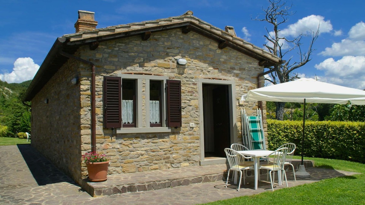 Fraccano House | Holiday Home in Città di Castello with Pool