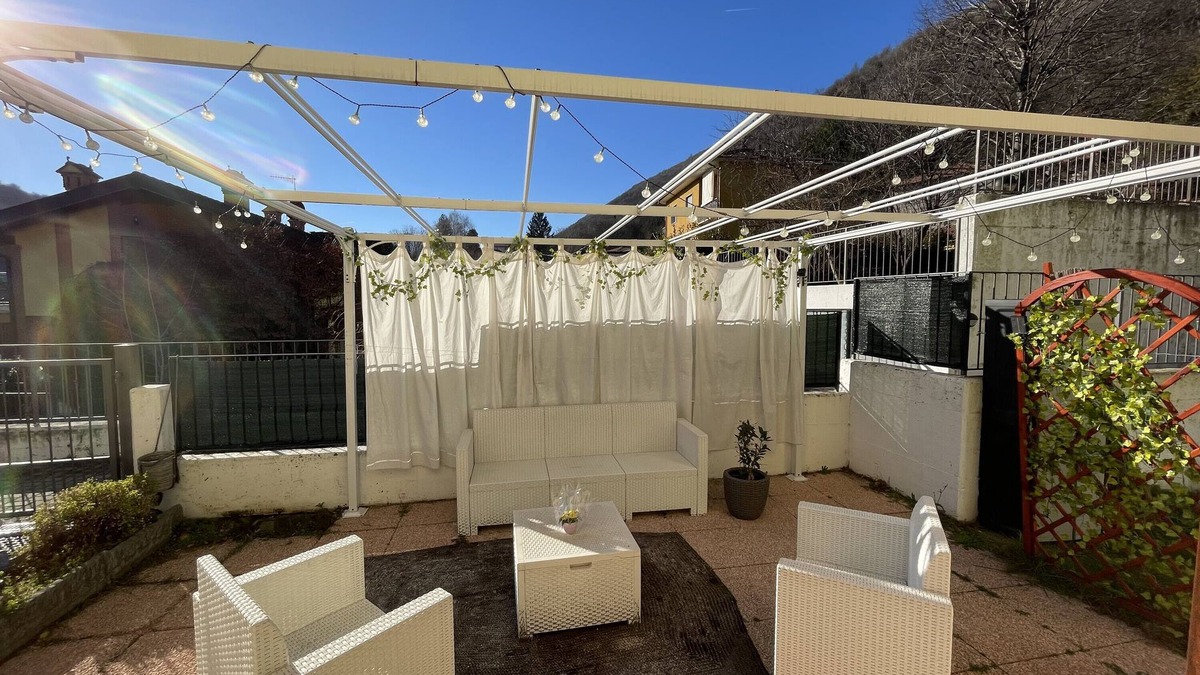 Cuasso Al Monte House | Holiday Home 'Giardino Cicogna' with Mountain View, Private Terrace and Wi-Fi