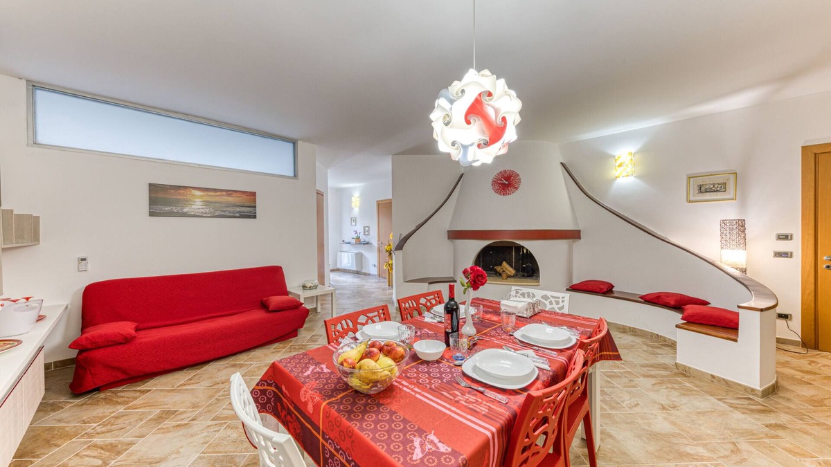 Uggiano la Chiesa House | Holiday Home 'Appartamento In Villa' with Private Terrace, Wi-Fi and Air Conditioning