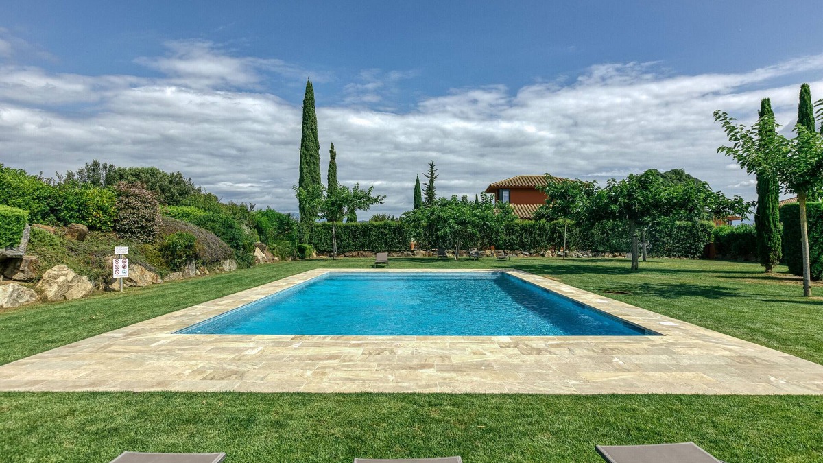 Navata House | Holiday Home 'Josi' with Shared Pool, Private Terrace and Wi-Fi