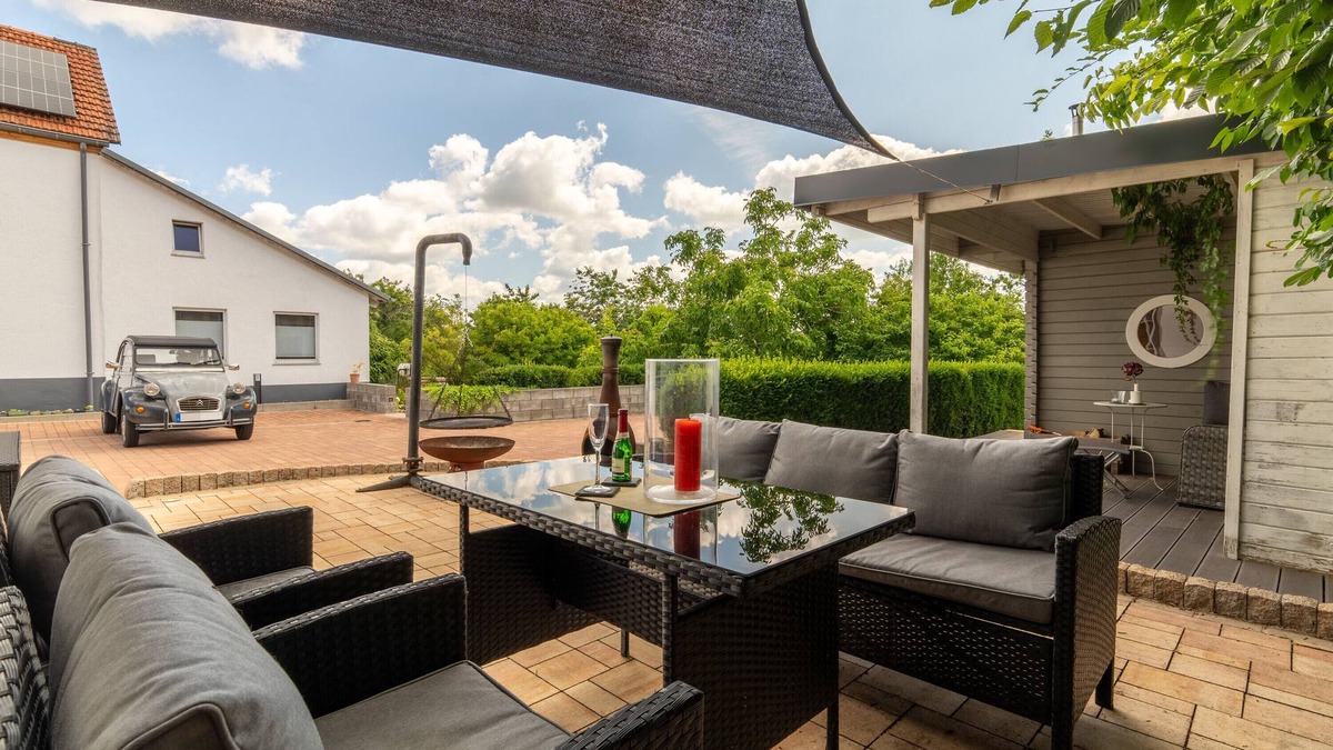 Feuerscheid House | Holiday Home 'Kleines Backhaus in der Eifel' with sauna and private terrace
