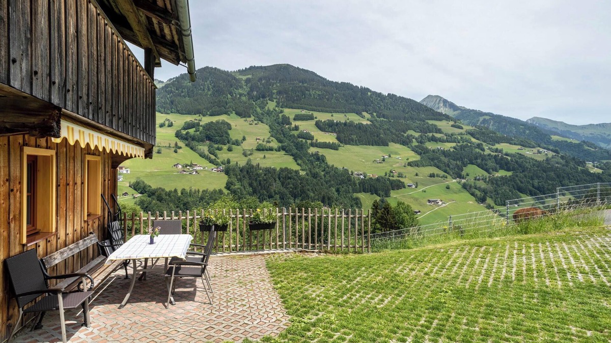 Raggal House | Holiday Home “Knusperhäuschen Höfen-Hüsle” with Mountain View