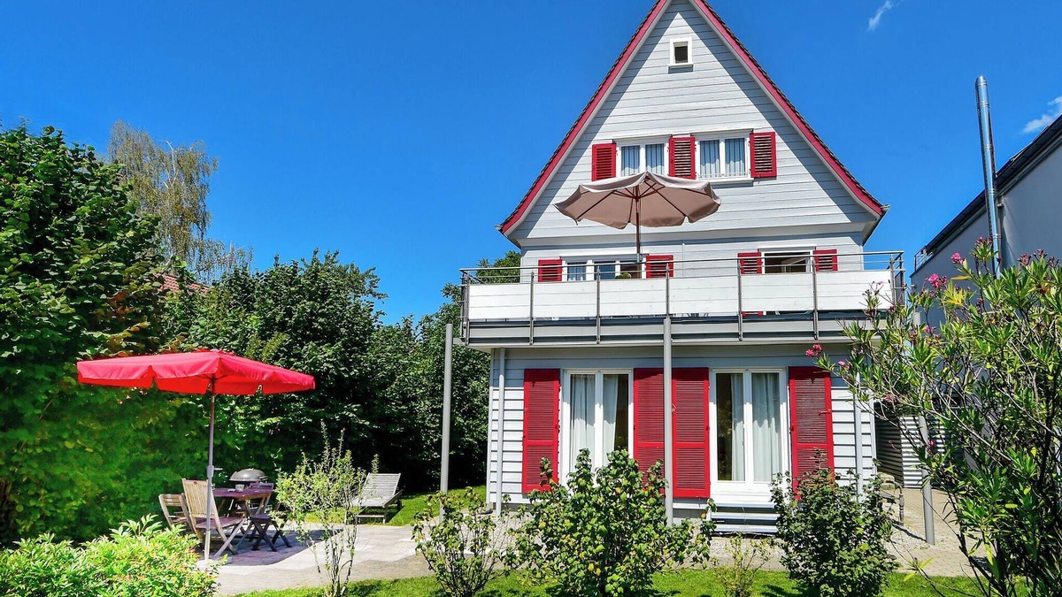 Bad Schachen House | Holiday Home 'Kunterbunt' with Private Terrace, Shared Garden and Wi-Fi