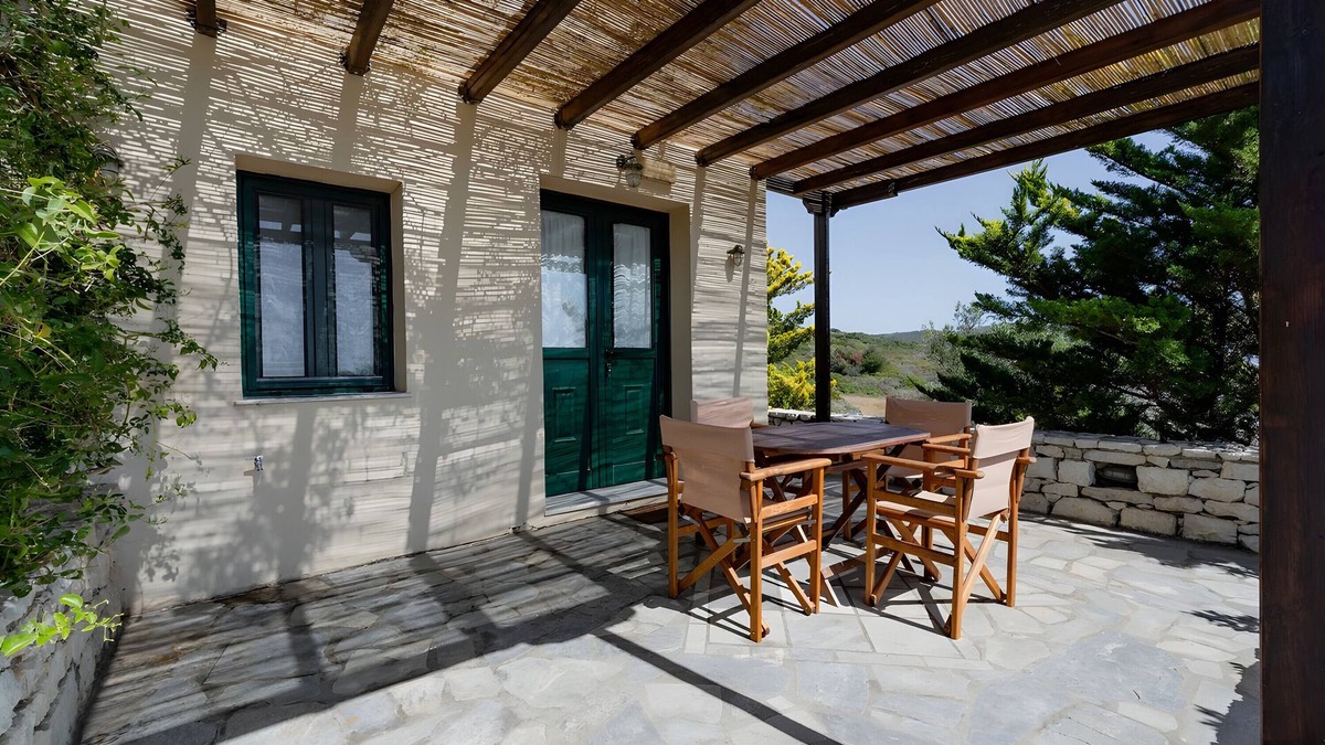 Kithira House | Holiday Home 'Kythiris Studios - Bungalow 1' with Sea View, Wi-Fi and Air Conditioning