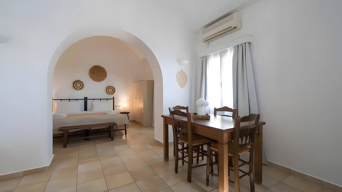 Kithira Apartment | Holiday Home 'Kythiris Studios - Bungalow 2' with Sea View, Wi-Fi and Air Conditioning
