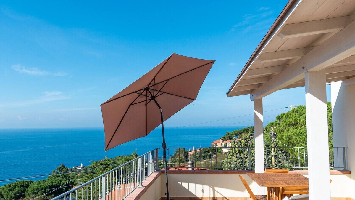 Patresi House | Holiday Home 'L' Elicriso' with Sea View, Wi-Fi and Air Conditioning