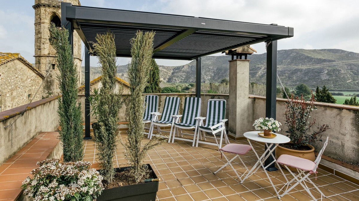 Boadella i les Escaules House | Holiday Home "L'Estanc" with Mountain View, Terraces & Wi-Fi