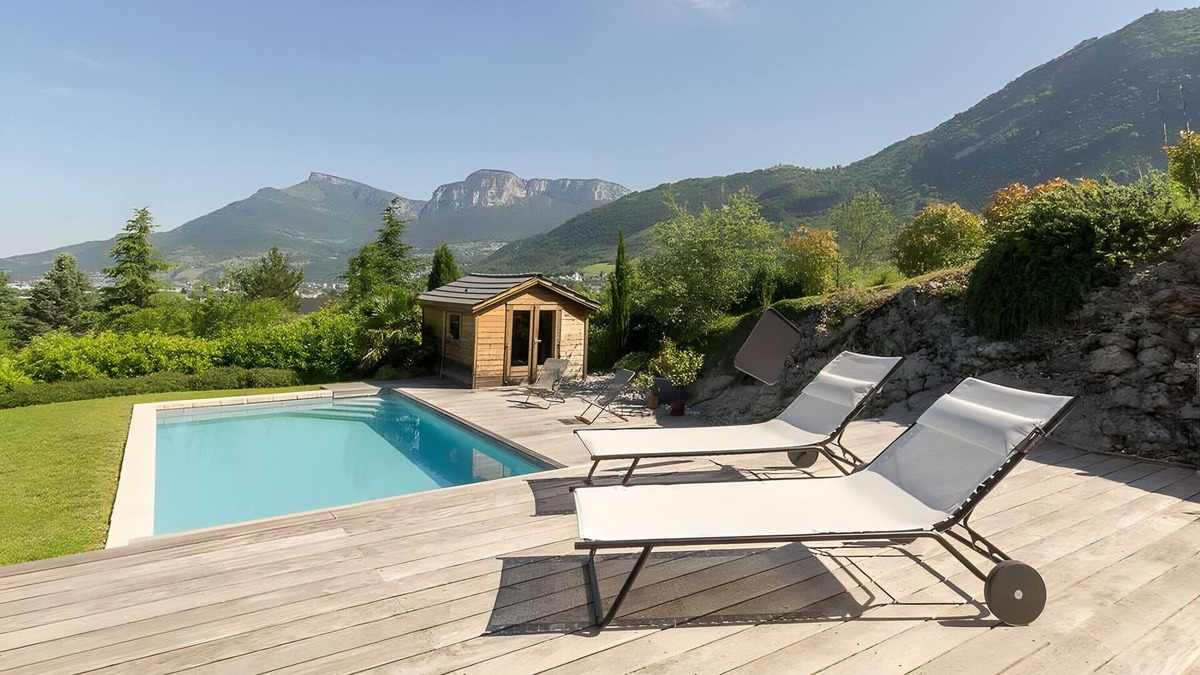 Challes-les-Eaux House | Holiday Home 'Le Gypaete' with Mountain View, Private Pool and Wi-Fi
