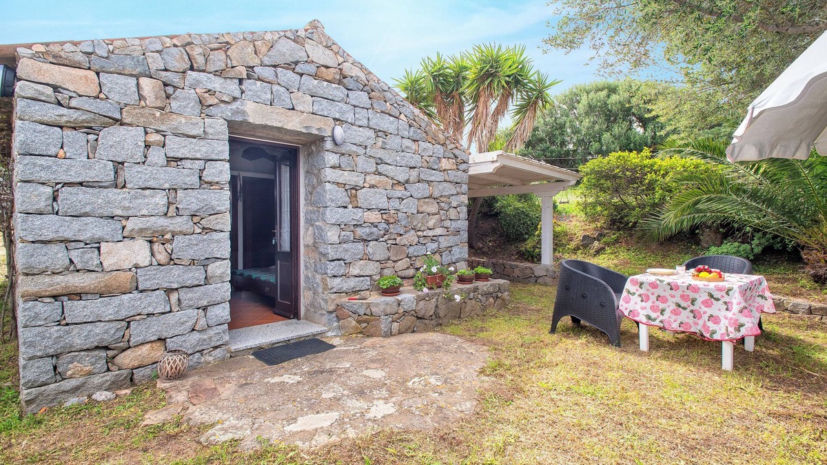 Paduledda House | Holiday Home "La casetta con vista" with Sea View, Terrace and Garden