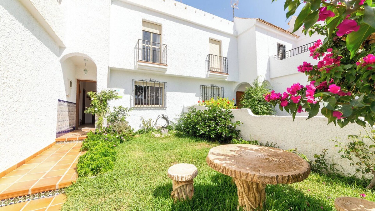 Nijar House | Holiday Home 'La Buganvilla' with Private Terrace, Private Garden and Air Conditioning