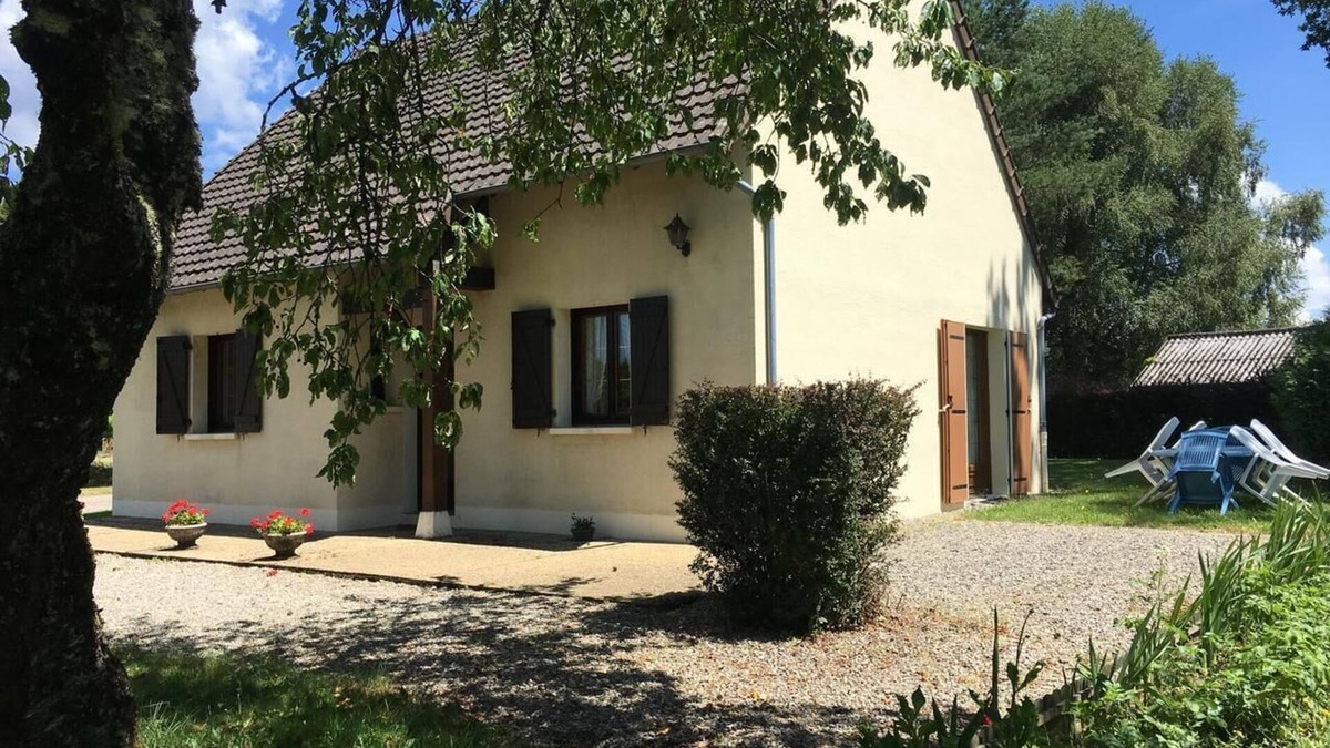 Gros-Chastang House | Holiday Home 'La Chataîgneraie' with Private Garden