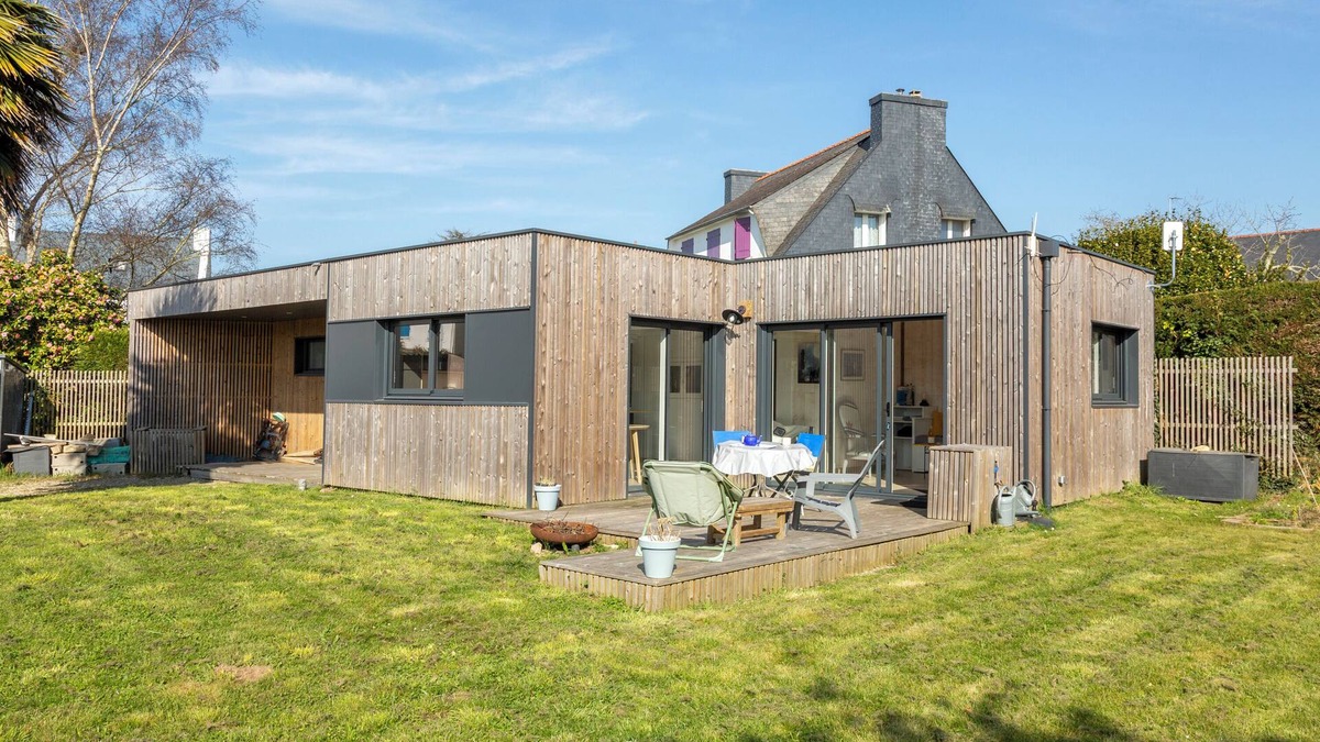 Saint-Marine House | Holiday Home 'La Cabane - 10 Min from the Port' with Private Terrace, Wi-Fi and Air Conditioning
