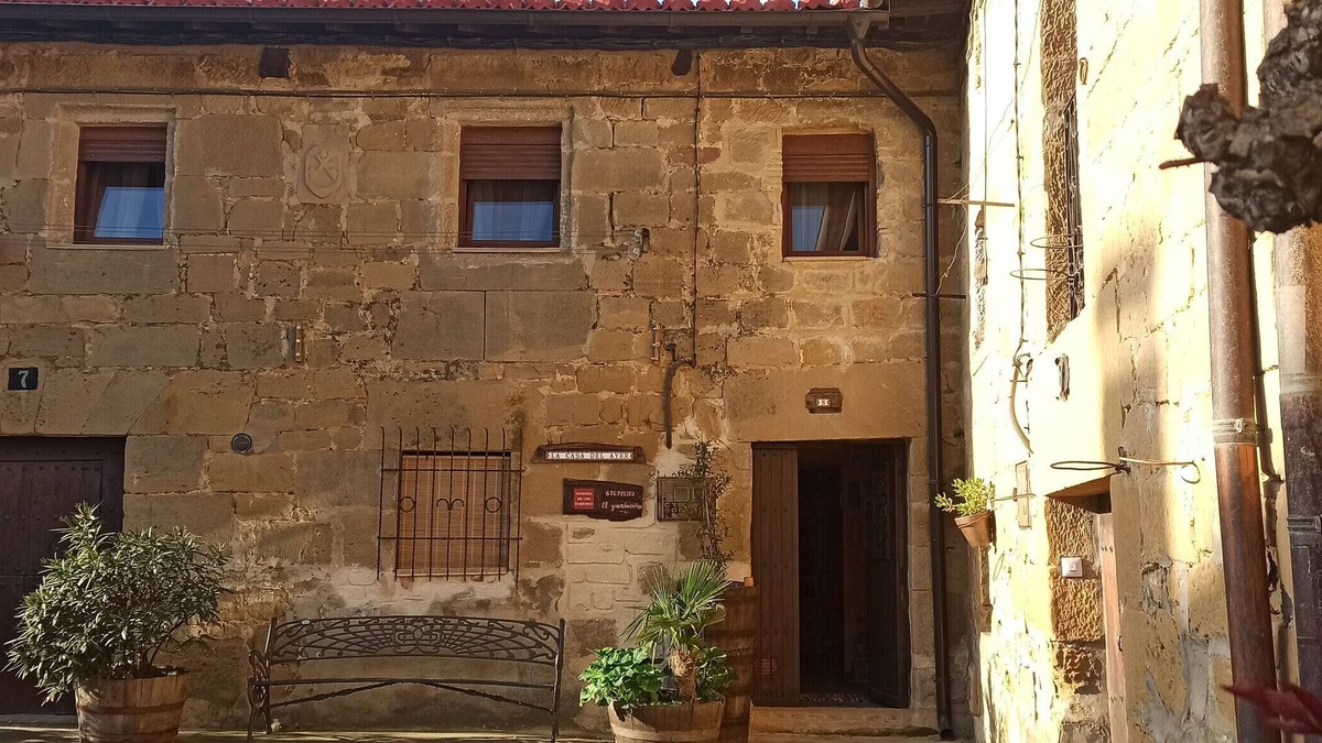 Abalos House | Holiday Home 'La Casa Del Ayer' with Mountain View