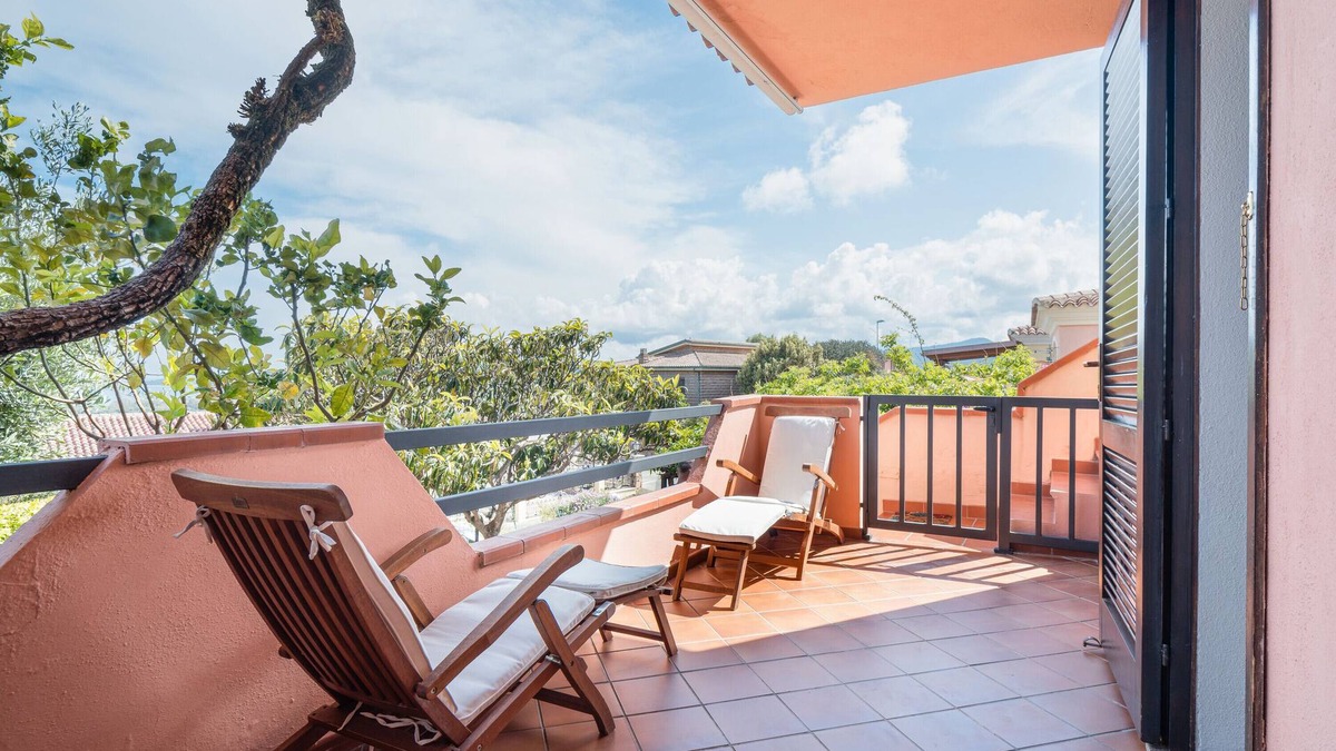 Agrustos House | Holiday Home 'La Casa Di Delia' with Sea View, Private Terrace and Shared Garden