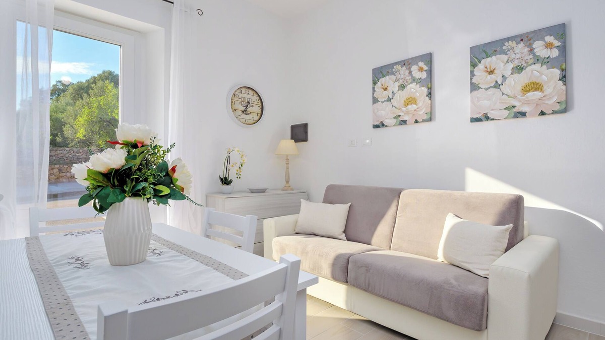 Loiri House | Holiday Home 'La Casetta Bianca' with Air Conditioning