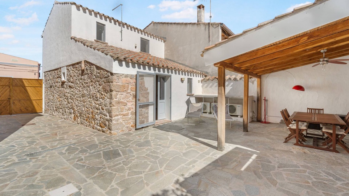 Giba House | Holiday Home 'La Casetta' with Private Terrace, Wi-Fi and Air Conditioning