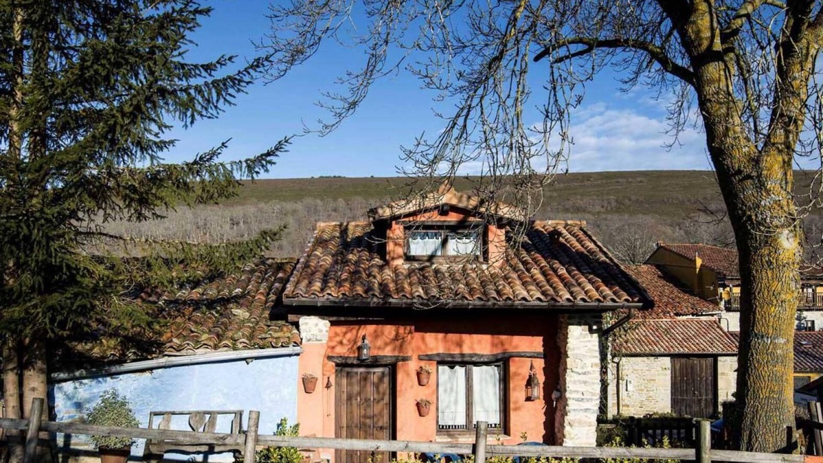 San Pelayo de Montija House | Holiday Home 'La Casita De Zalama' with Private Garden and Wi-Fi