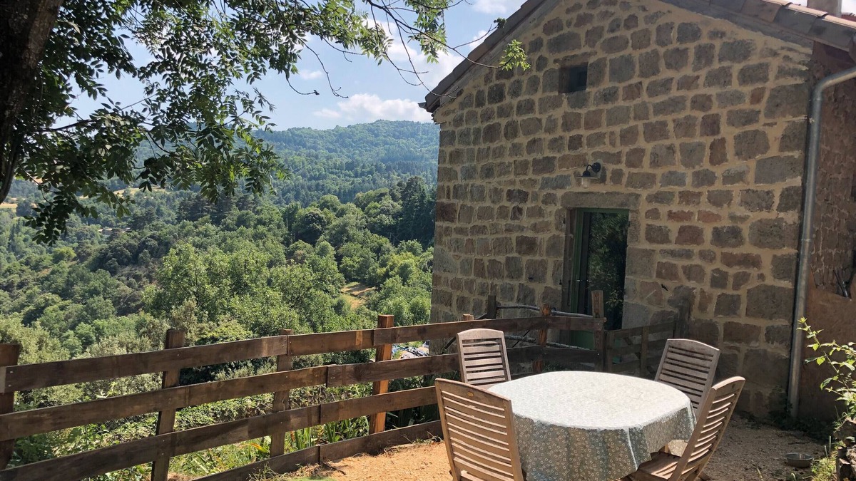 Beauvene House | Holiday Home 'La Casita' with Mountain View, Private Terrace and Wi-Fi