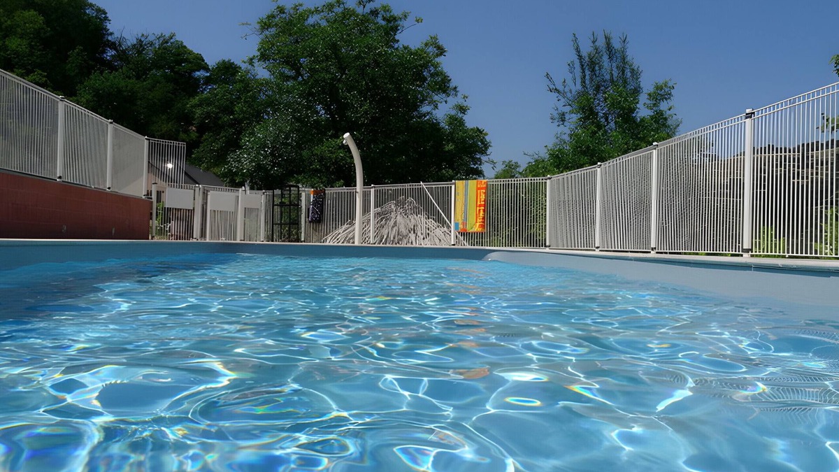 Villecomtal House | Holiday Home 'La Charrue' with Mountain View, Shared Pool and Wi-Fi