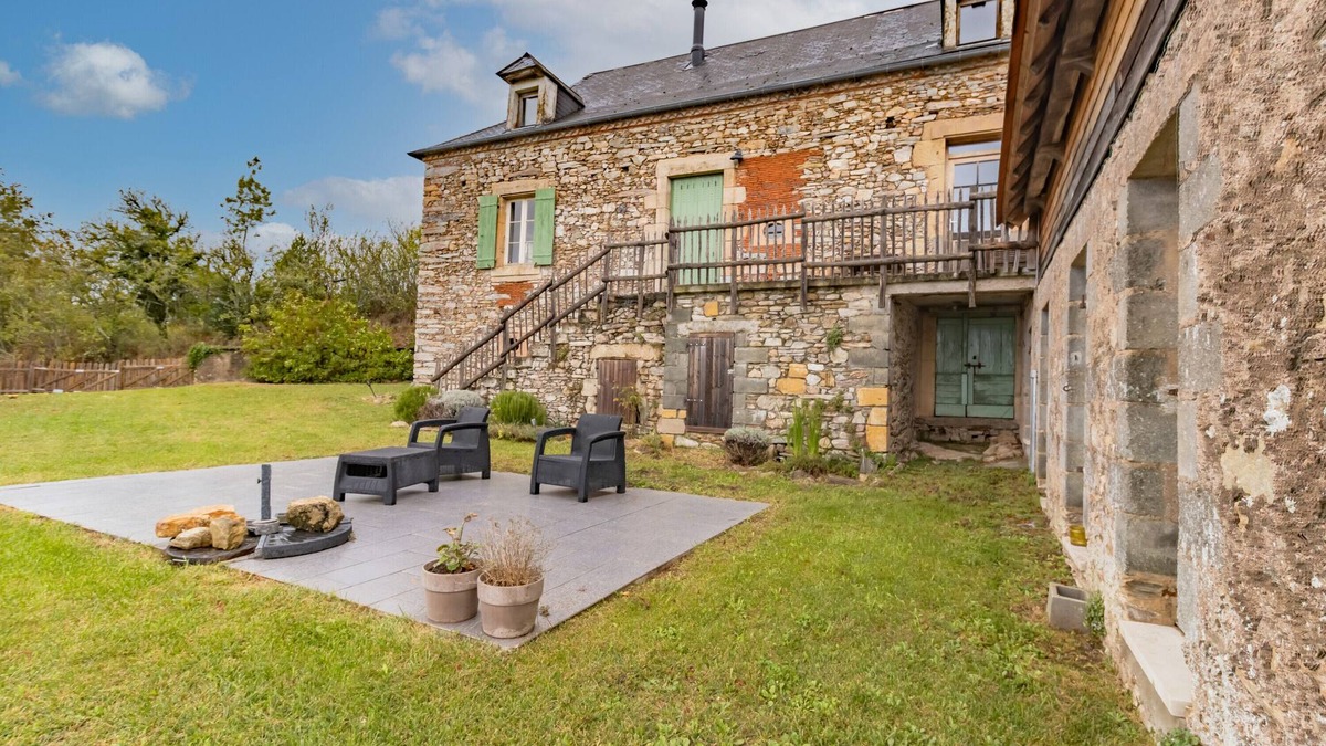Salagnac House | Holiday Home 'La Dordogne En Périgord' with Private Pool, Private Terrace and Wi-Fi