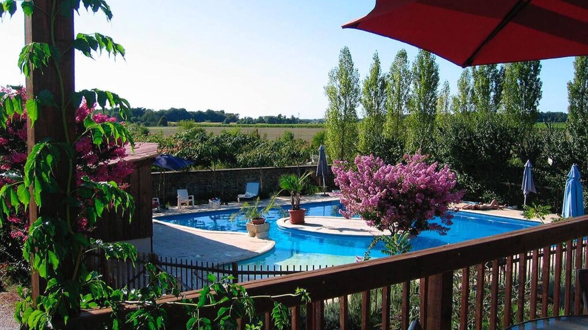 Gemozac House | Holiday Home 'La Ferme - Gîtes De La Tournerie' with Shared Pool, Private Terrace and Wi-Fi