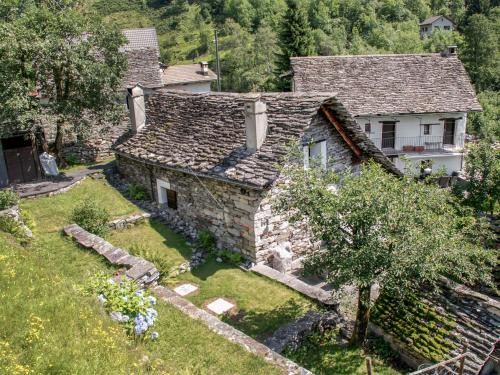 Gerra Verzasca House | Holiday Home La Formighera by Interhome