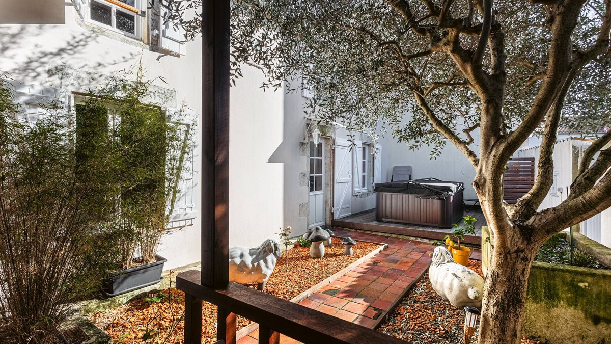 Nuaille d'Aunis House | Holiday Home "La Closerie de l'Écrevisse" with Private Whirlpool & Wi-Fi