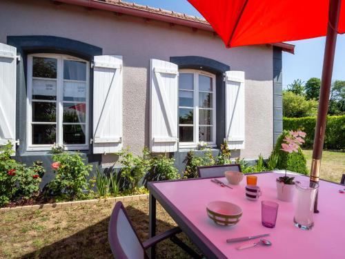 Champeaux House | Holiday Home La Gare by Interhome