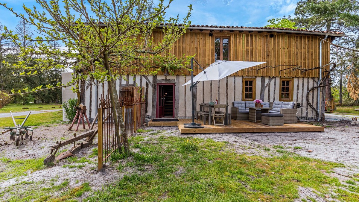 Trensacq House | Holiday Home "La Grange" with Shared Pool & Wi-Fi