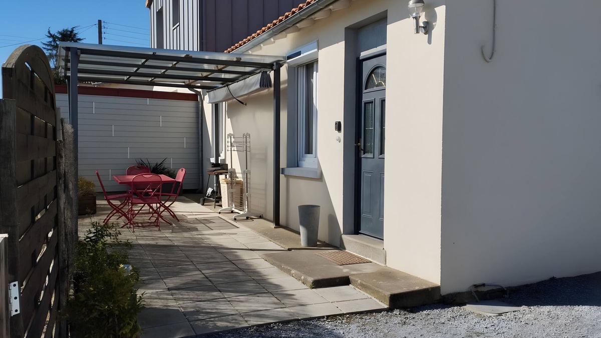 Oree d'Anjou House | Holiday Home 'La Hutière, Près D'ancenis' with Private Terrace and Wi-Fi