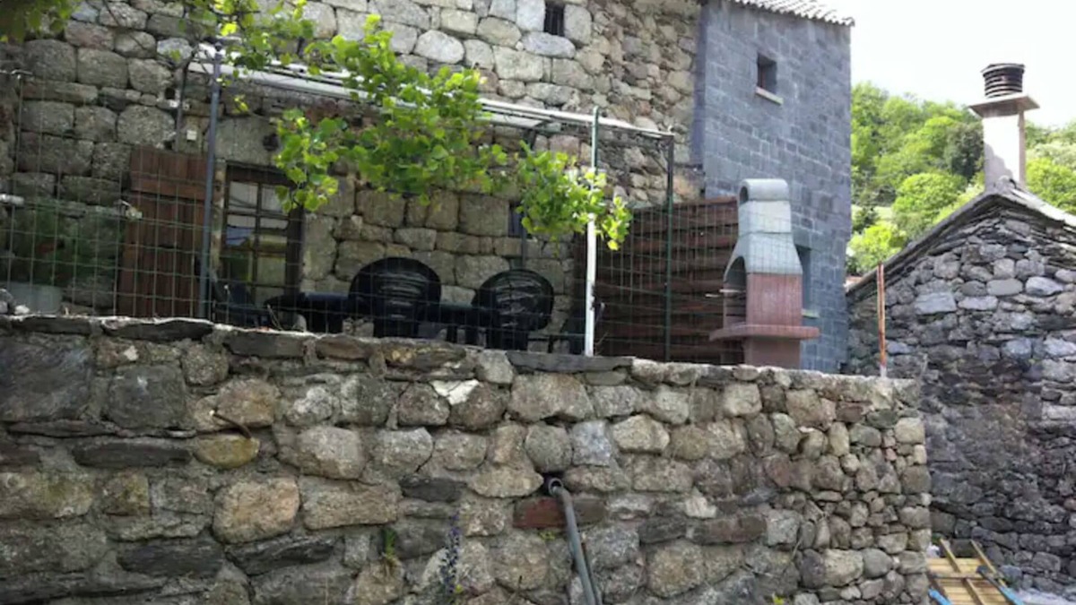 Sablieres House | Holiday Home 'La Jeannette' with Mountain View, Private Pool and Wi-Fi