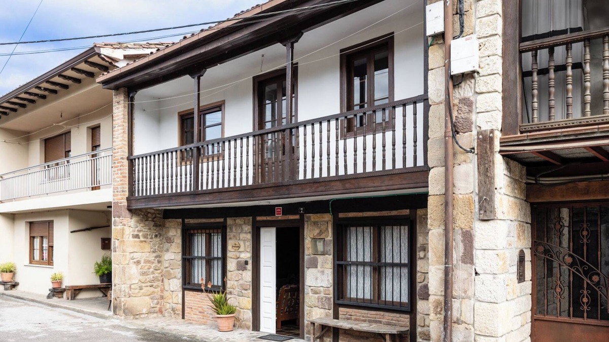 Caranceja House | Holiday Home 'La Jomeruca' with Mountain View, Balcony and Wi-Fi