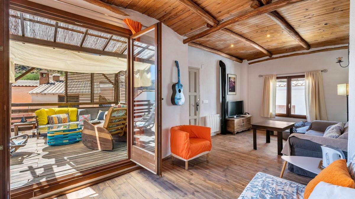 Guejar Sierra House | Holiday Home 'La Lechuga Azul' with Mountain View, Private Terrace and Wi-Fi
