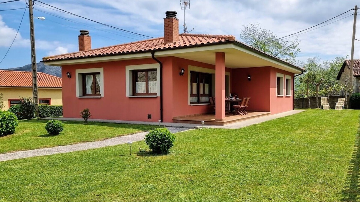 Ardisana House | Holiday Home La Llosa de Ardisana