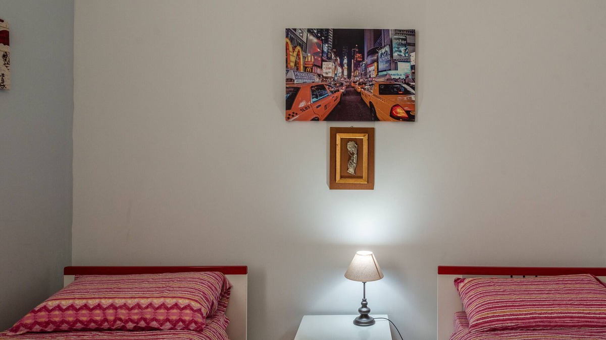 Licata House | Holiday Home 'La Maison Du Port' with Balcony, Wi-Fi and Air Conditioning