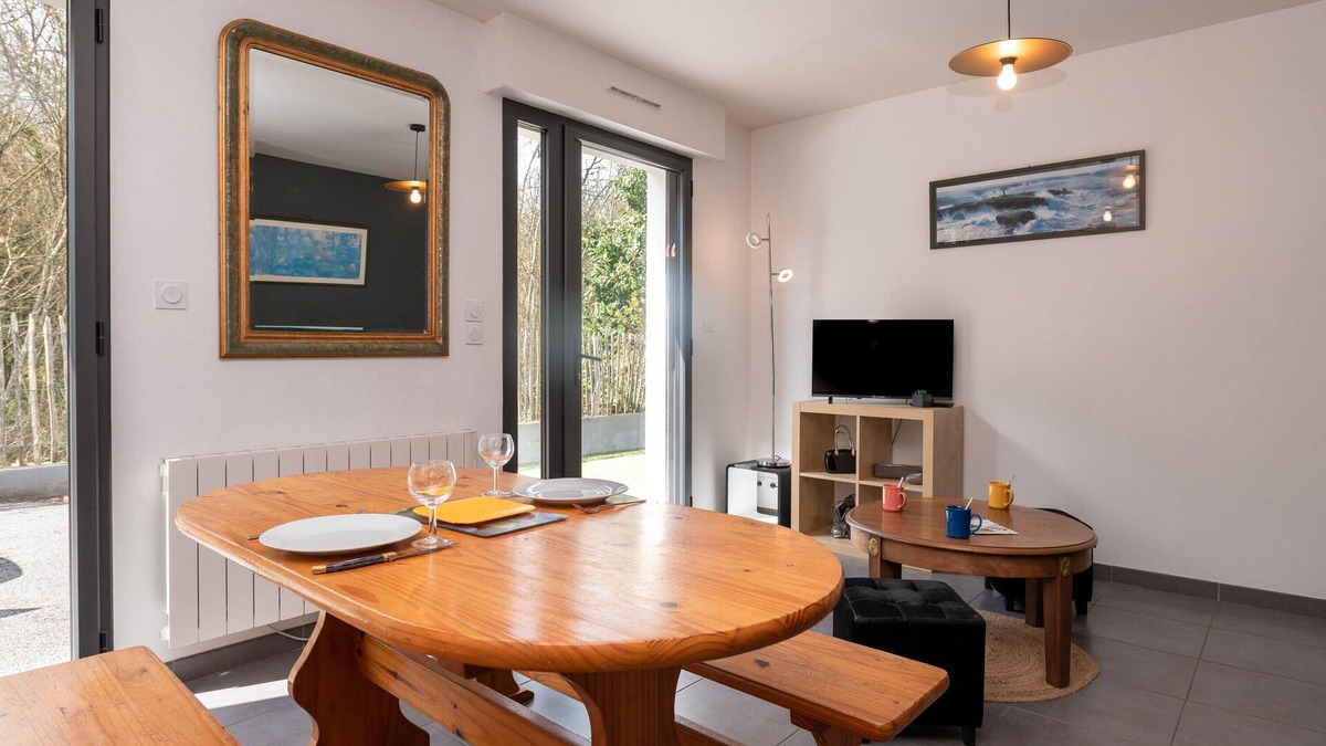 Brech House | Holiday Home 'La Maison De Toulbadeu' with Private Terrace and Private Garden