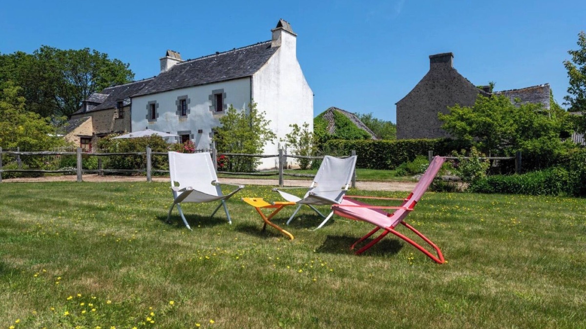 Commana House | Holiday Home 'La Maison - Piscine - Spa - Jardin' with Shared Pool, Private Terrace and Wi-Fi