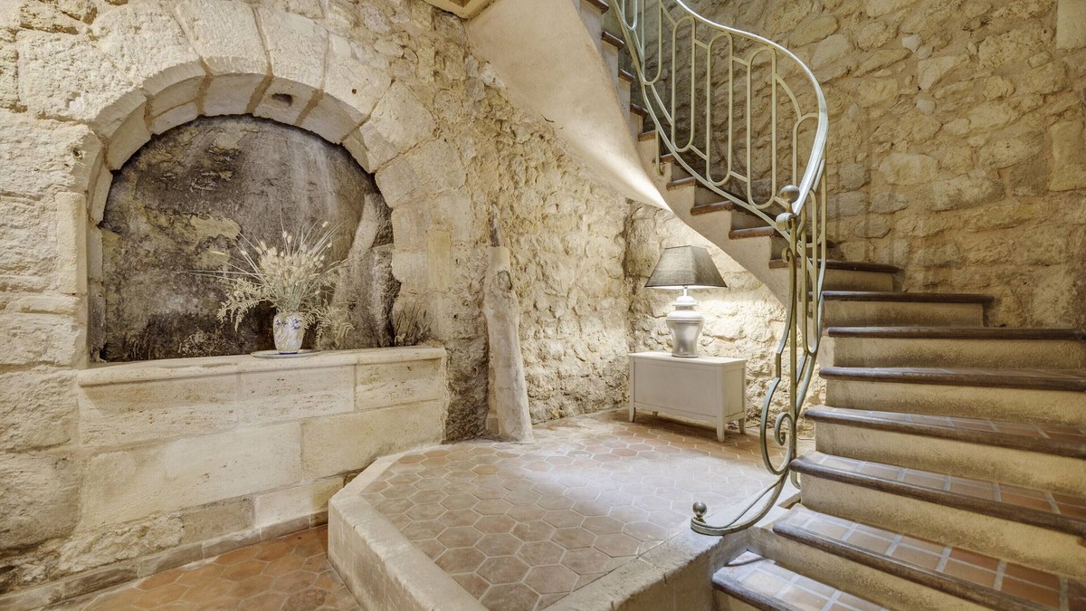 Lormont House | Holiday Home 'La Maison Du Vieux Lormont' with Private Terrace