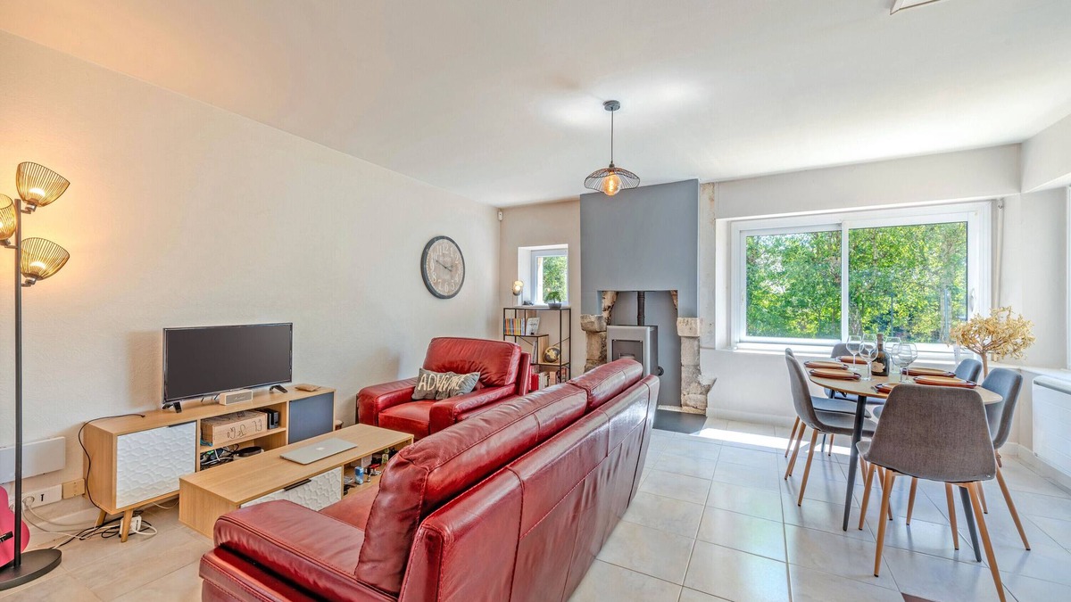 Morlaix House | Holiday Home 'La Maison De Kerscovie' with Private Terrace, Private Garden and Wi-Fi