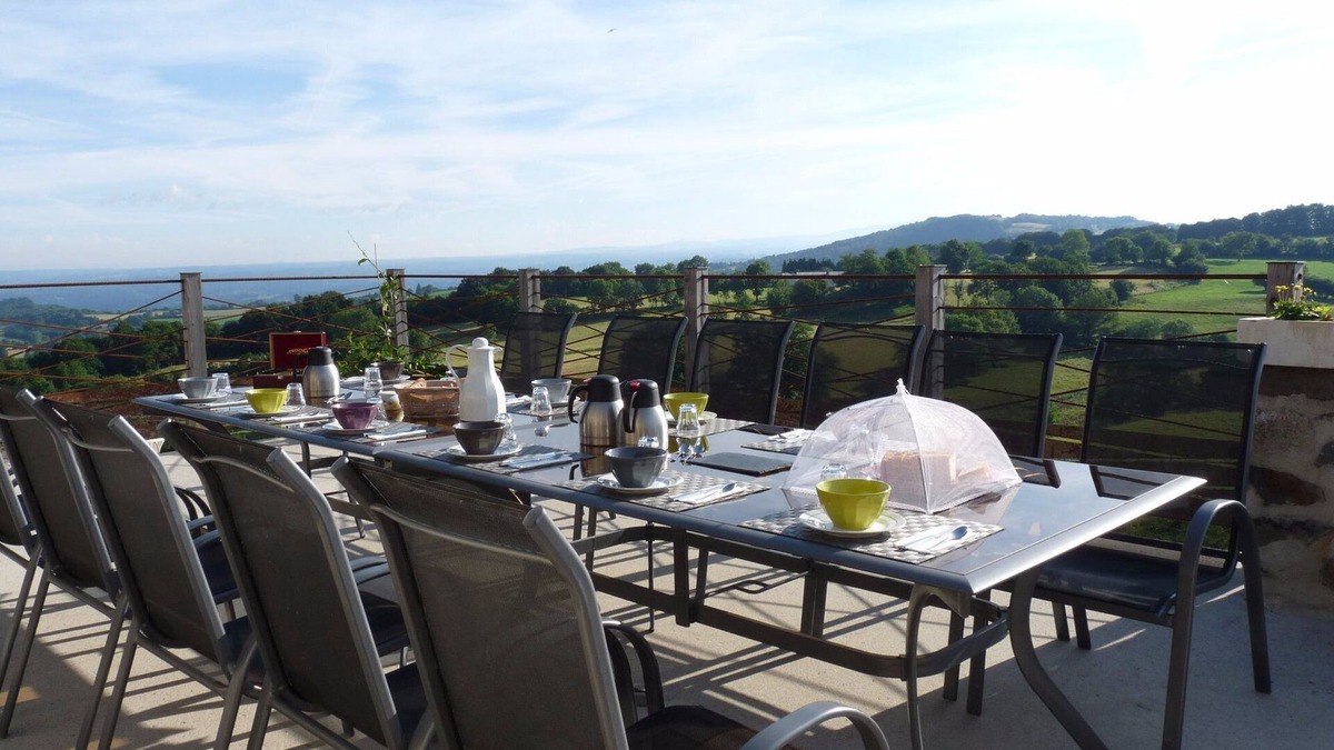 Le Monteil House | Holiday Home 'La Monssendie' with Mountain View, Private Terrace and Wi-Fi
