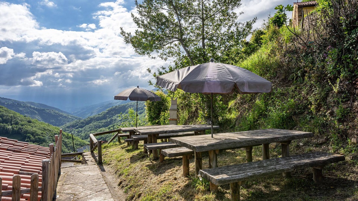 Villar de Pineres House | Holiday Home 'La Nozal - La Vallicuerra' with Mountain View, Private Terrace and Private Garden